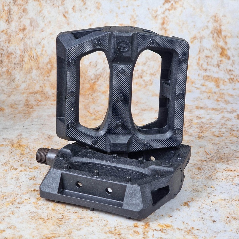 Salt Plus Stealth Looseball Nylon Pedals