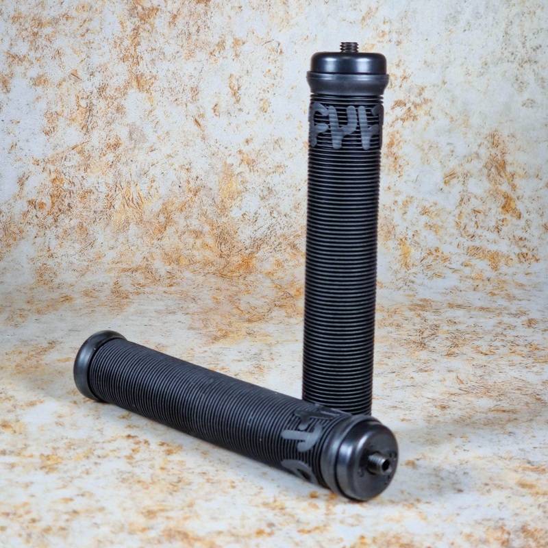 Cult Crew Grips Black
